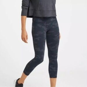 Spanx Women's Black Camo Lamn Cropped Legging NWT 1X
